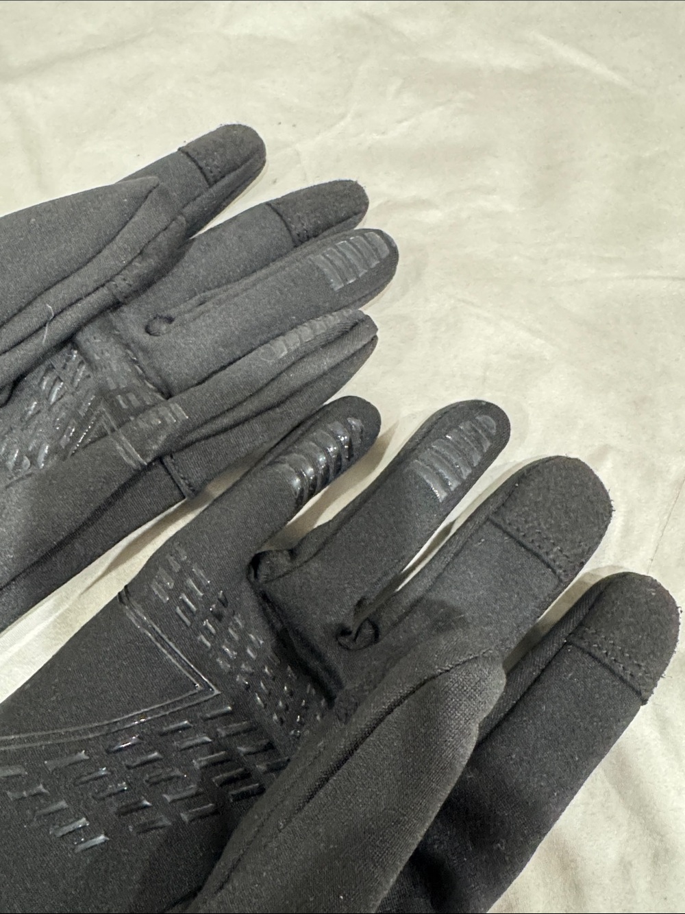 Unbranded Black Touchscreen Winter Gloves for Youth - Picture 5 of 6